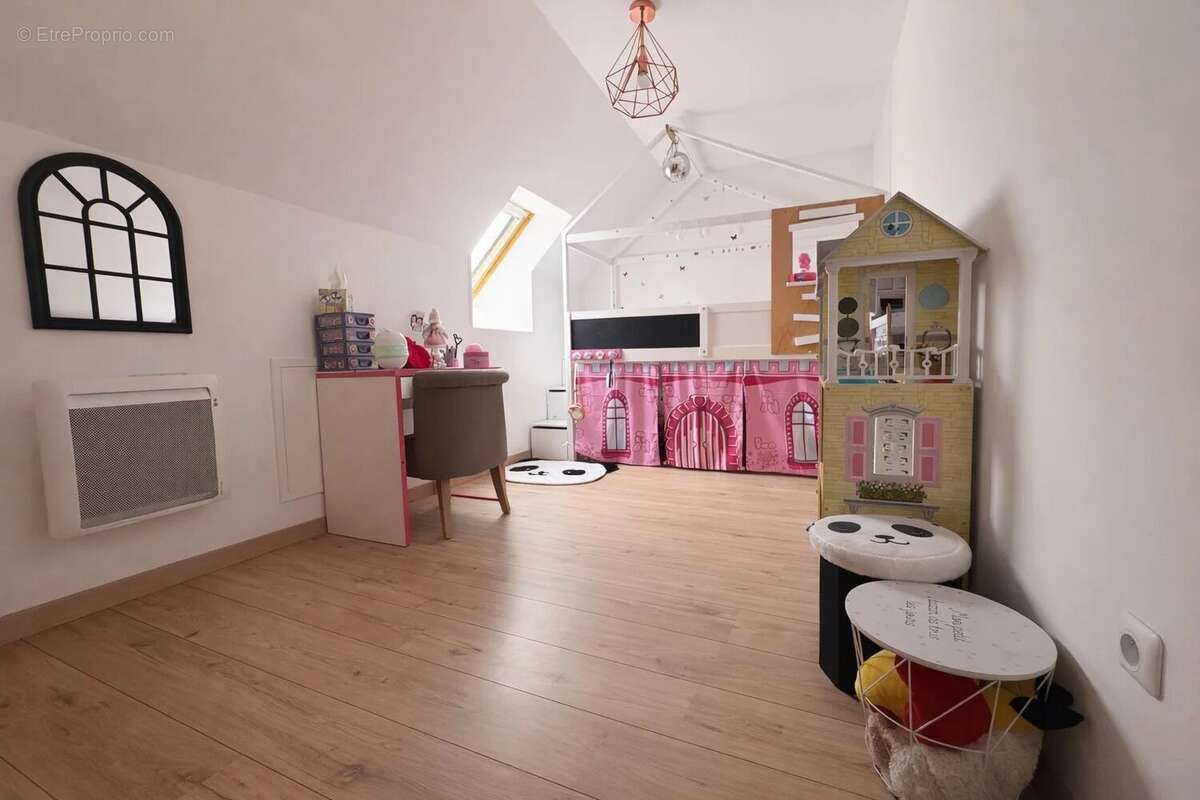 Maison à VILLENEUVE-LE-COMTE