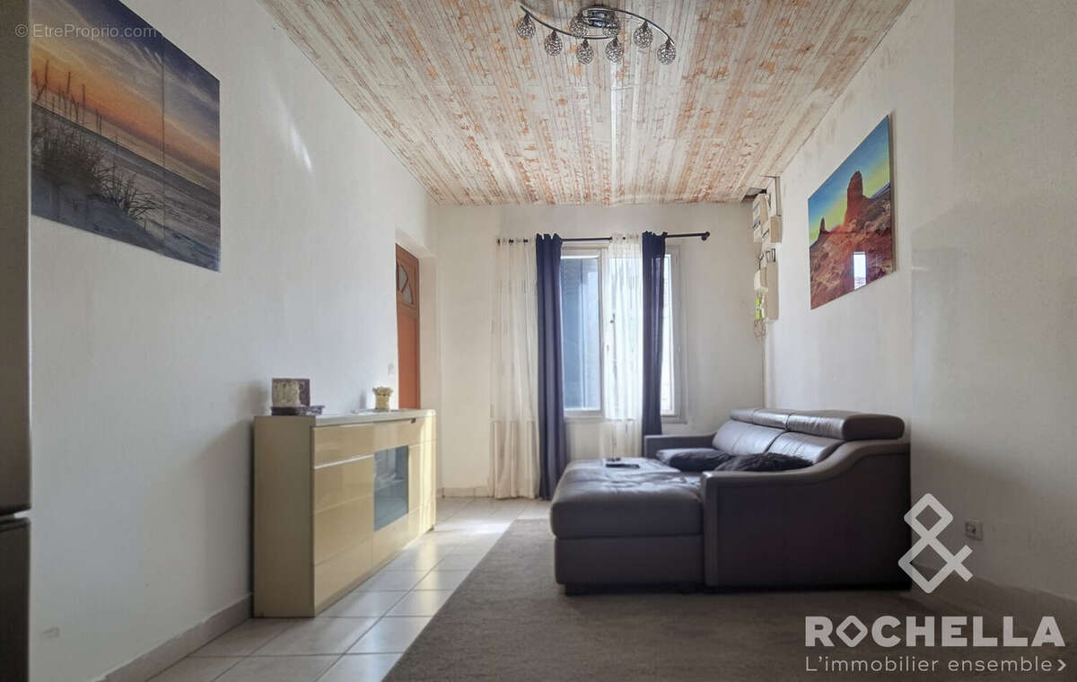 Chambre rez de chaussée (ou salon) - Maison à SAINT-JEAN-D&#039;ANGELY