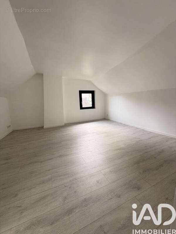 Maison 100 m² à Ville-Saint-Jacques  - photo 8
