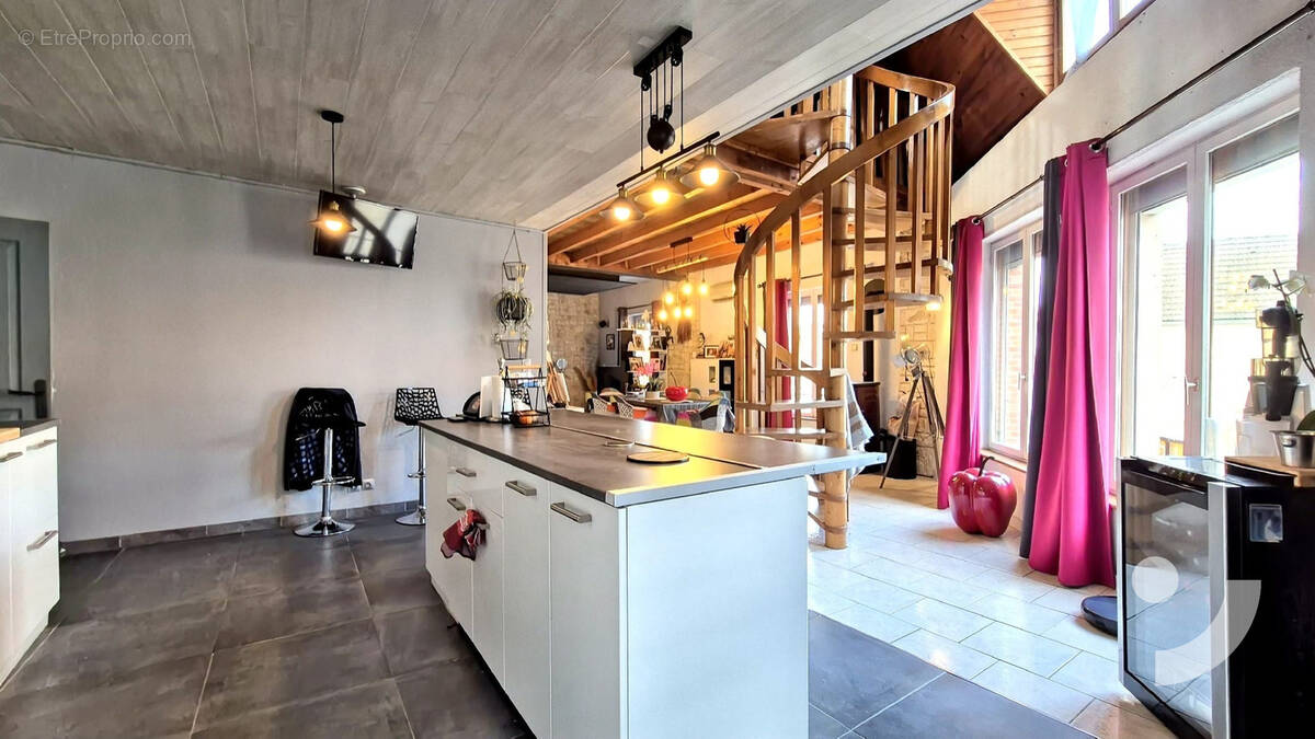Appartement à DAMERY