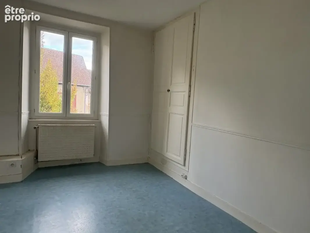 Coussac Bonneval immeuble - ancien magasin et appartement F3 - photo 12