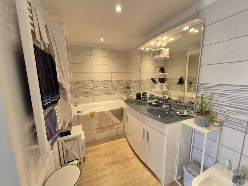 Maison à SOLLIES-TOUCAS