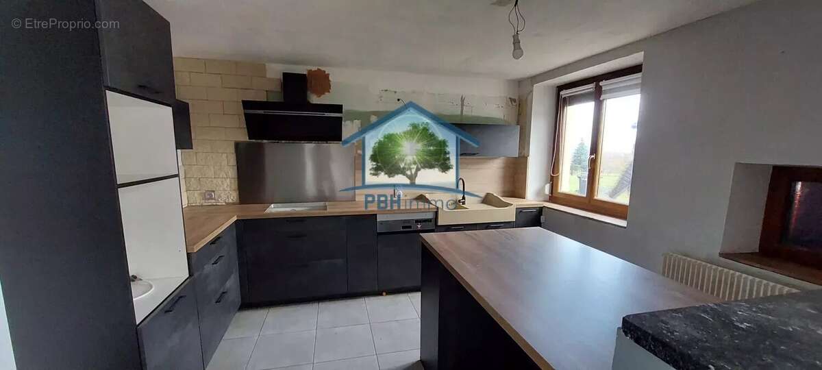 Maison à LA NEUVEVILLE-DEVANT-LEPANGES