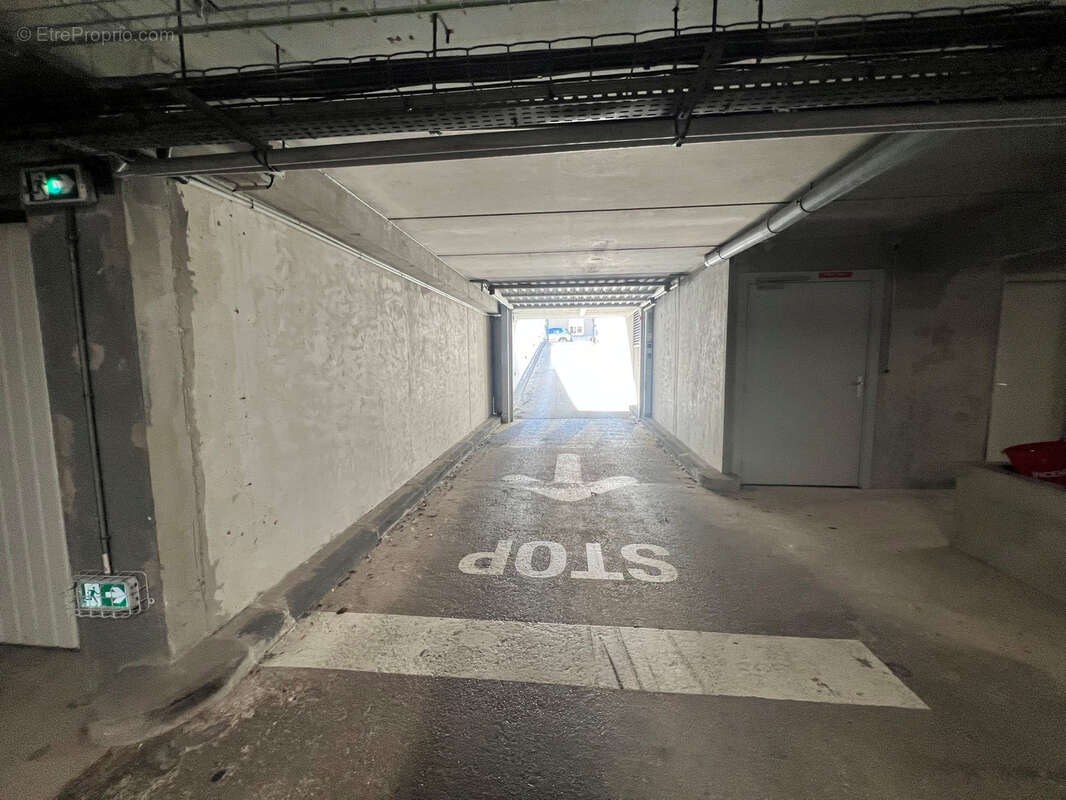 Reims residence secteur rue de cernay - opportunite - parking couvert ferme 13.15m2 - photo 6