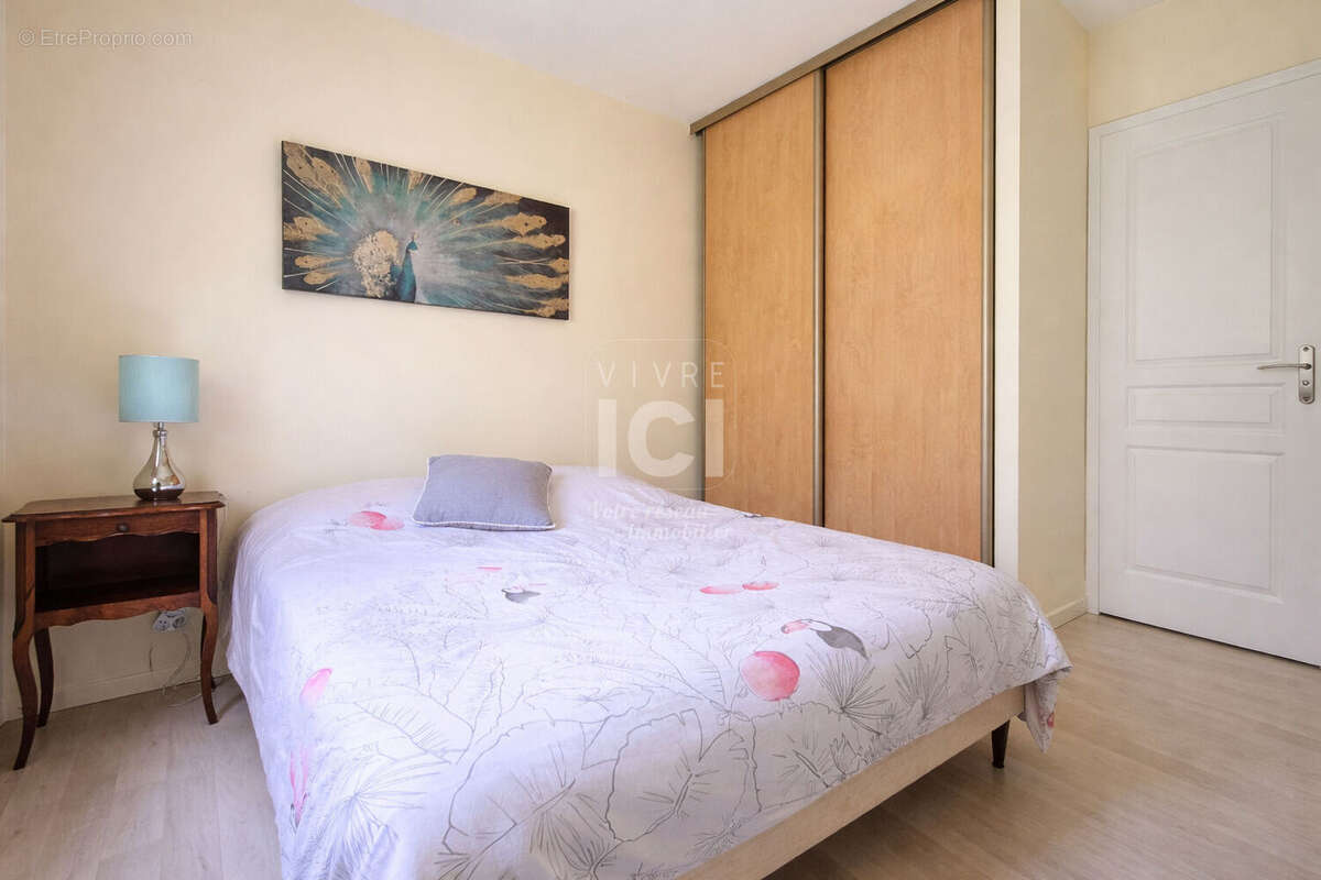 SOUS COMPROMIS DE VENTE - Maison de plain-pied lumineuse avec véranda et jardin sans vis-à-vis - photo 11