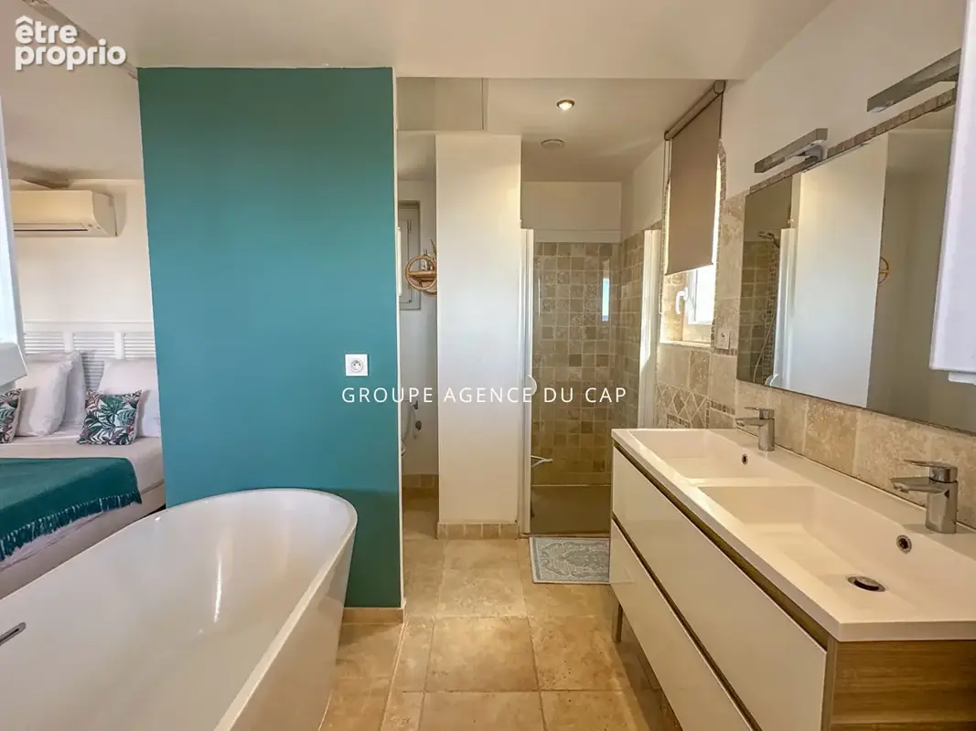 A vendre villa 6 chambres en suite piscine pool house vue mer panoramique sur st-tropez garages et parkings - photo 12