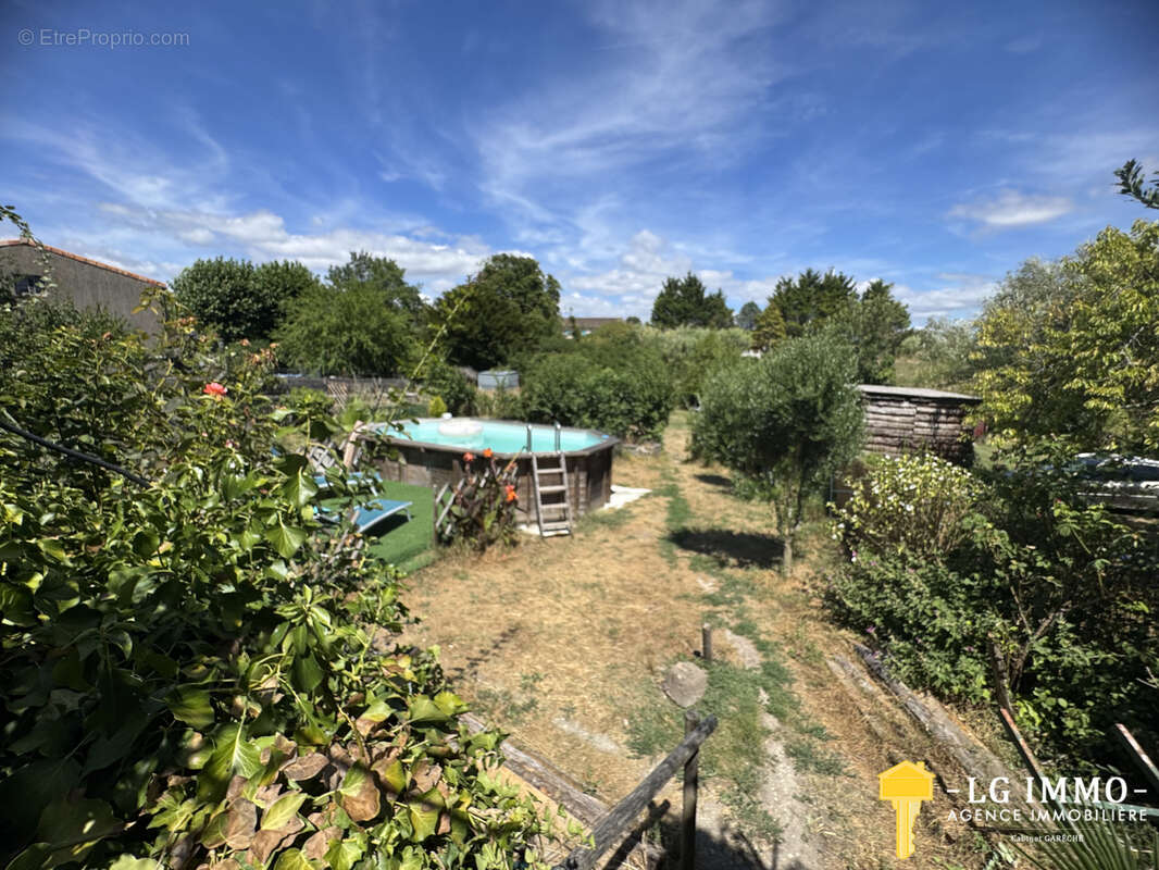 Maison ancienne rénovée avec  dependances, jardin de 1000 m2 et piscine au cœur de mortagne-sur-gironde - photo 44