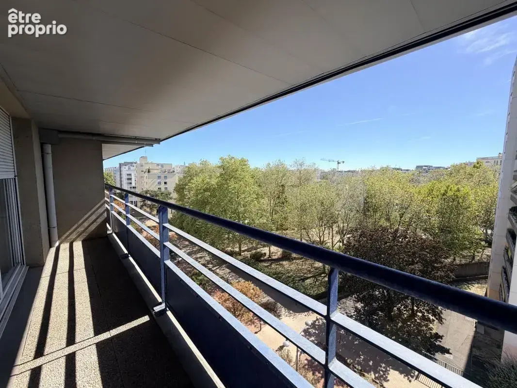Lyon 8ᵉ — Monplaisir - Appartement T3 de 69.68 m² traversant avec balcon, vue panoramique et garage - photo 9