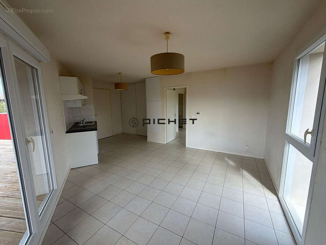 Appartement à SAINT-JEAN-D'ILLAC