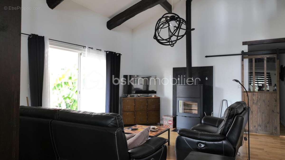Maison coup de cœur avec volumes, charme et piscine sans travaux - photo 3