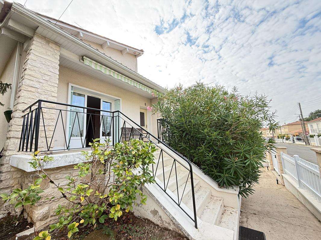 Maison à SAINT-YRIEIX-SUR-CHARENTE