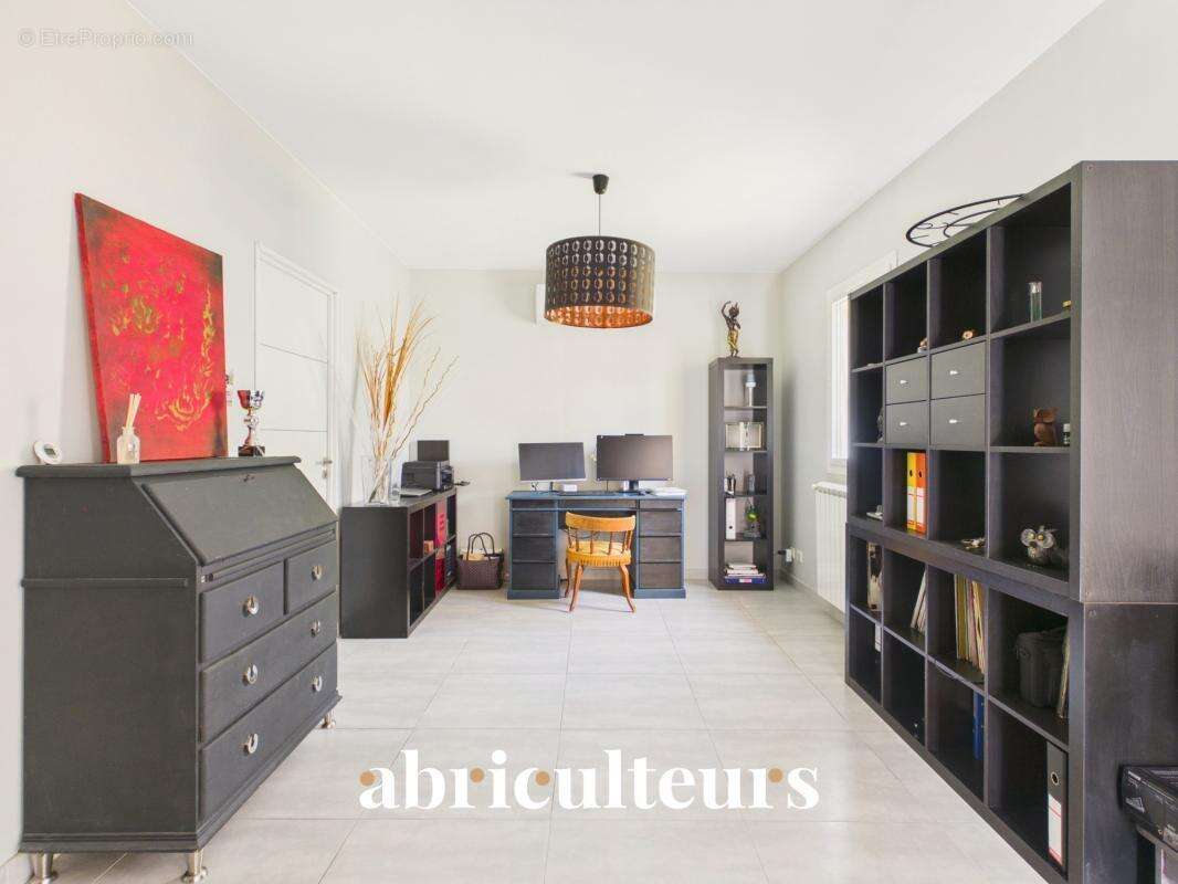 Mas provençal rénové de 249 m² avec dépendance – Grans - photo 17