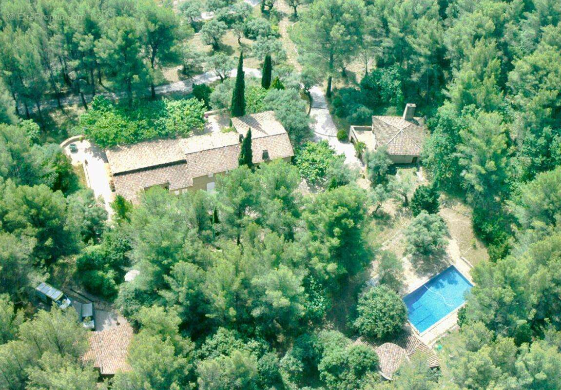 Maison Le Revest Les Eaux 10 pièce(s) 399 m2 - photo 2