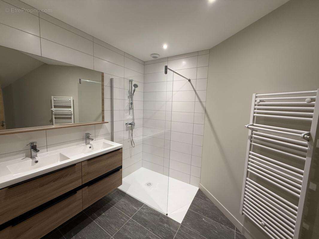 Maison à SAINT-LAURENT-DE-CHAMOUSSET