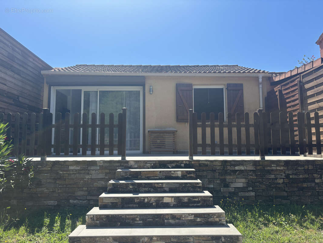 mini-villa  meublée avec terrasse, jardin et piscine   À seulement 1 km de la plage - photo 4