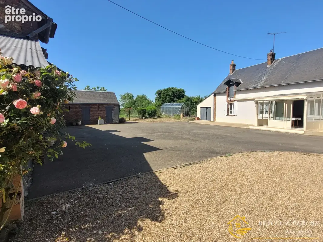 Maison 5 pièces 91 m² à vendre à Yevres (28160) - photo 2