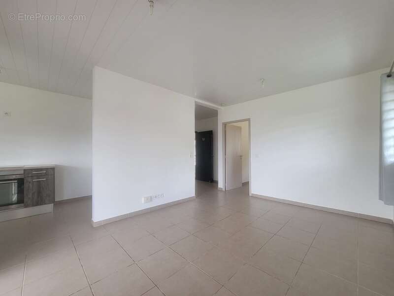 Appartement à REMIRE-MONTJOLY