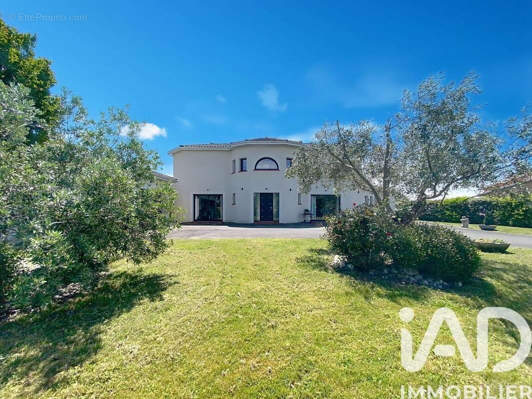 Maison 243 m² à Bretx  - photo 9
