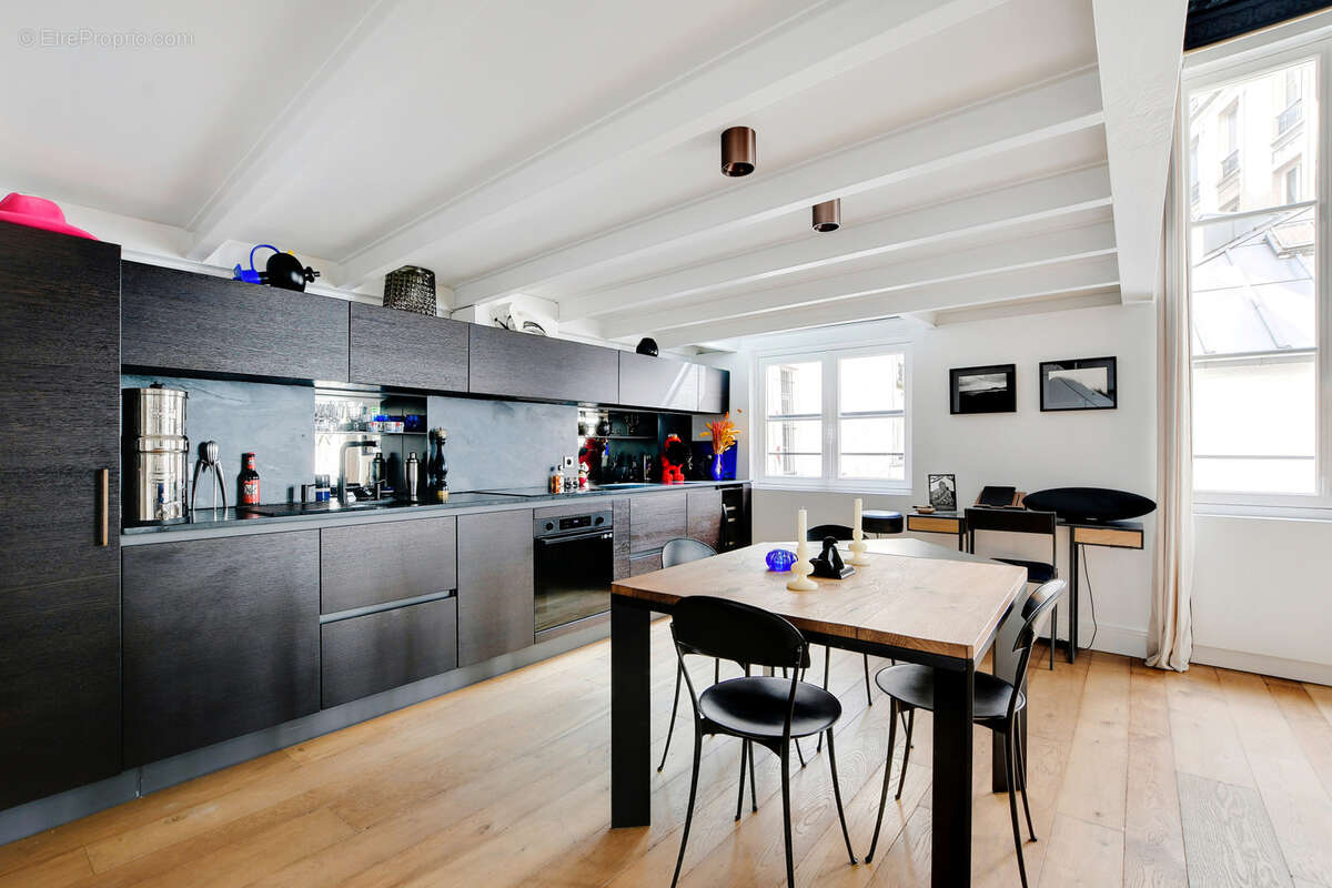 Appartement à PARIS-3E