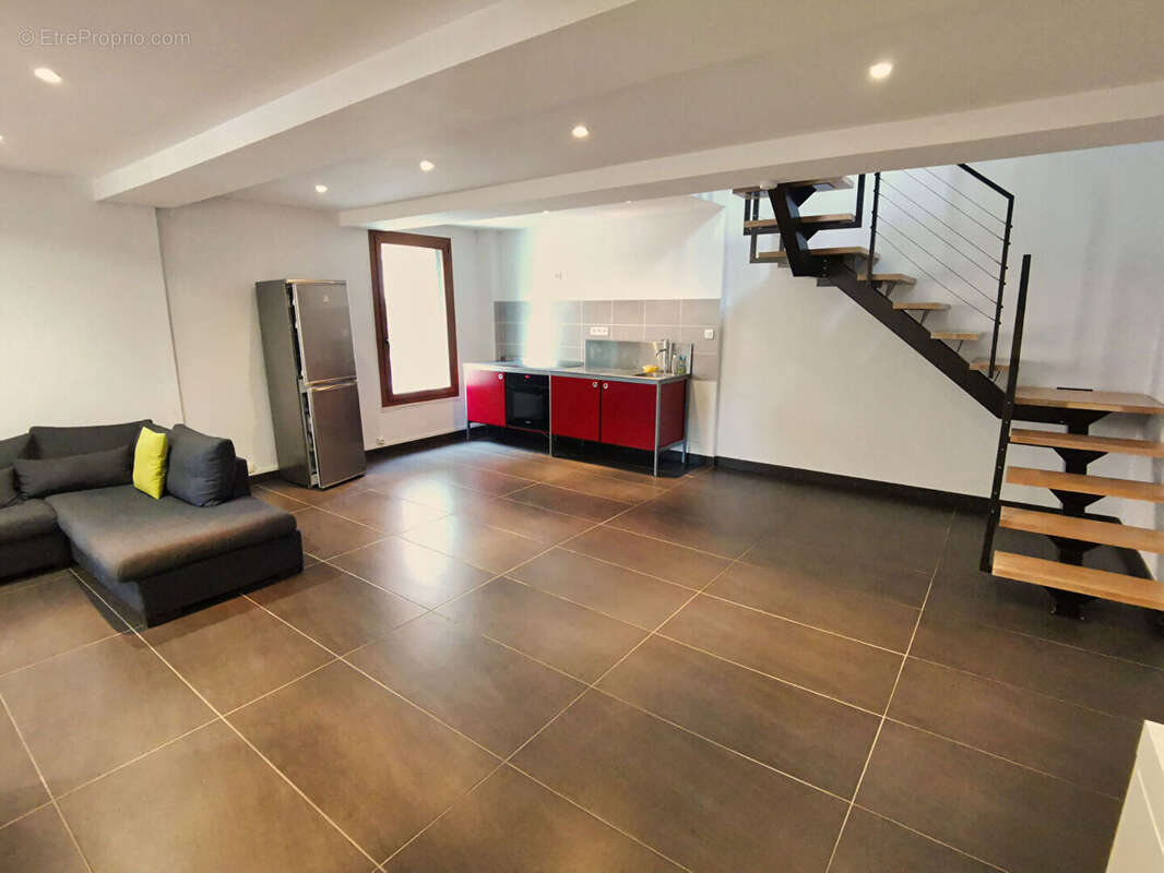 Maison à SAINT-LAURENT-DE-LA-SALANQUE