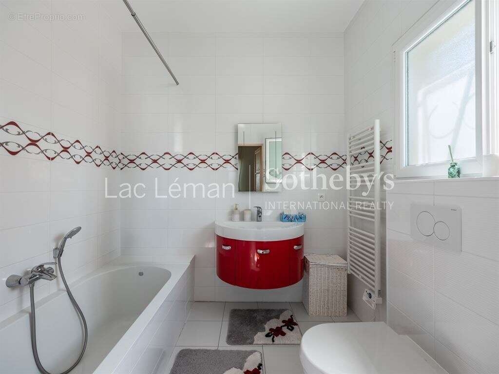 Maison à CHENS-SUR-LEMAN