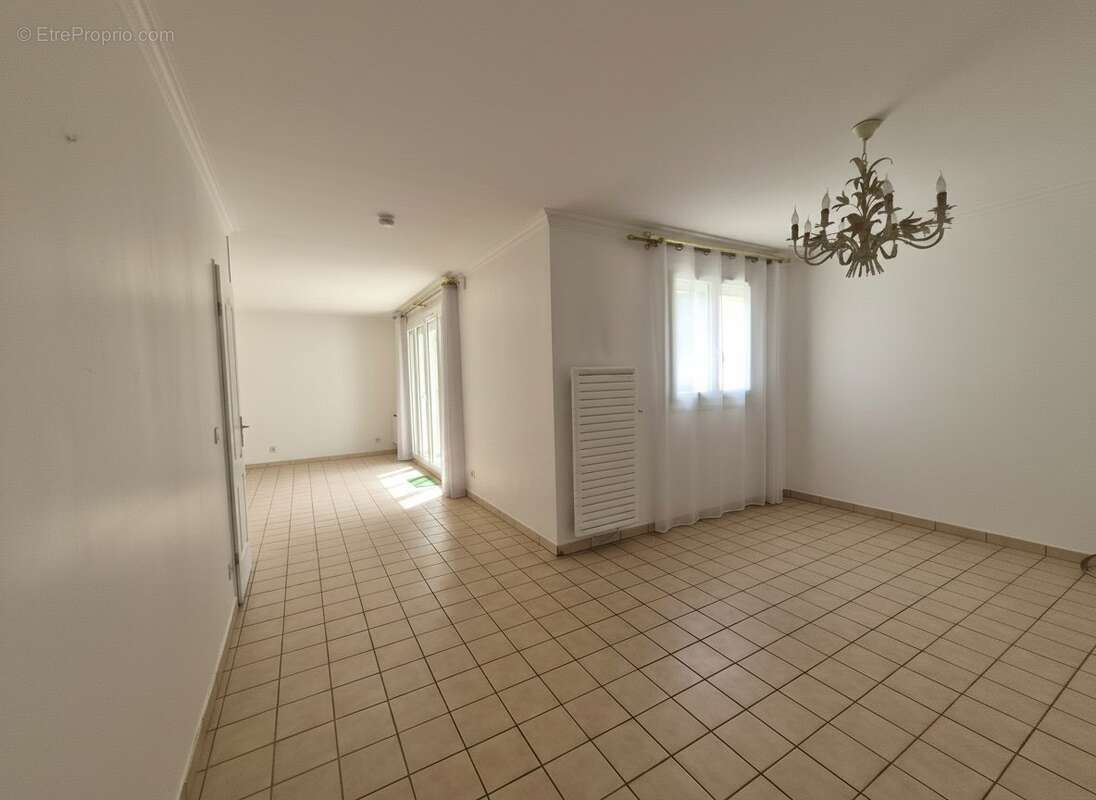 Maison 153 m² à Noisy-Le-Grand  - photo 3