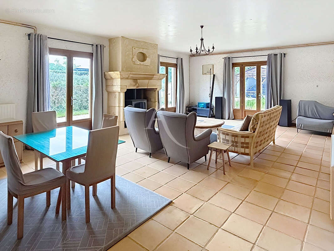 Belle maison de 250m² avec piscine dans environnement privilégié - photo 4