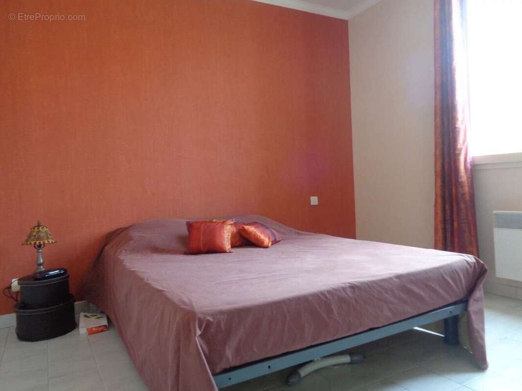 Maison à SAINT-LAURENT-DE-LA-SALANQUE