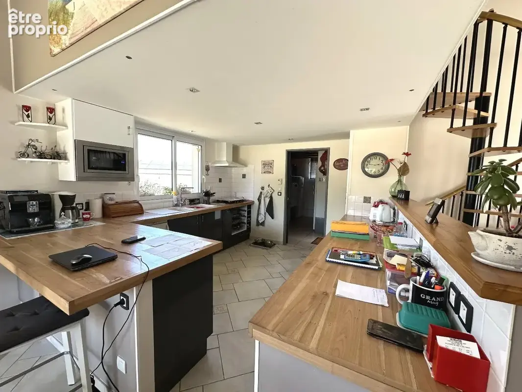Maison plain-pied 139 m²  4 chambres  Terrain 2 000 m² & 2 grands garages à 15 min de Saintes - photo 2