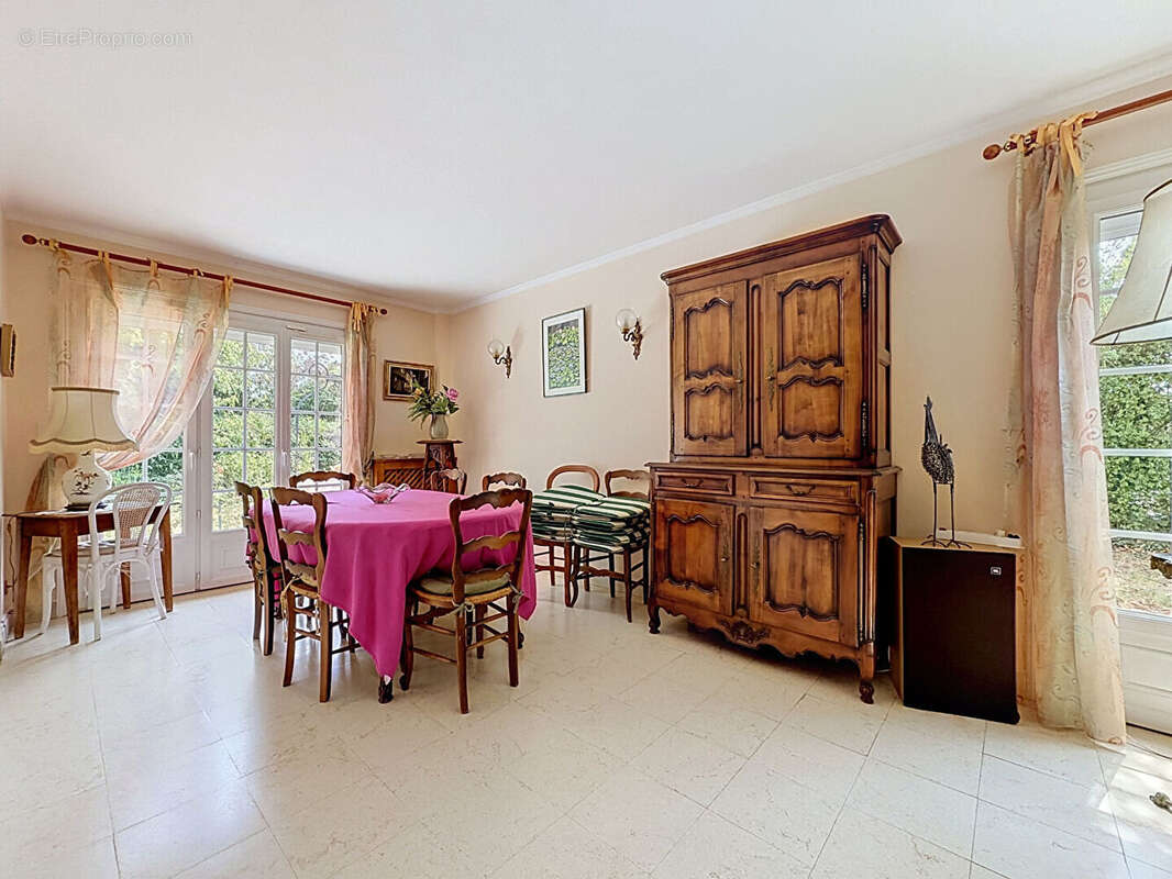 Maison 220 m² à Maurepas  - photo 7