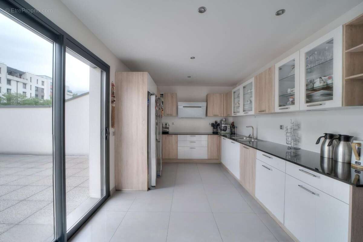 Photo 2 - Appartement à SAINT-GENIS-POUILLY