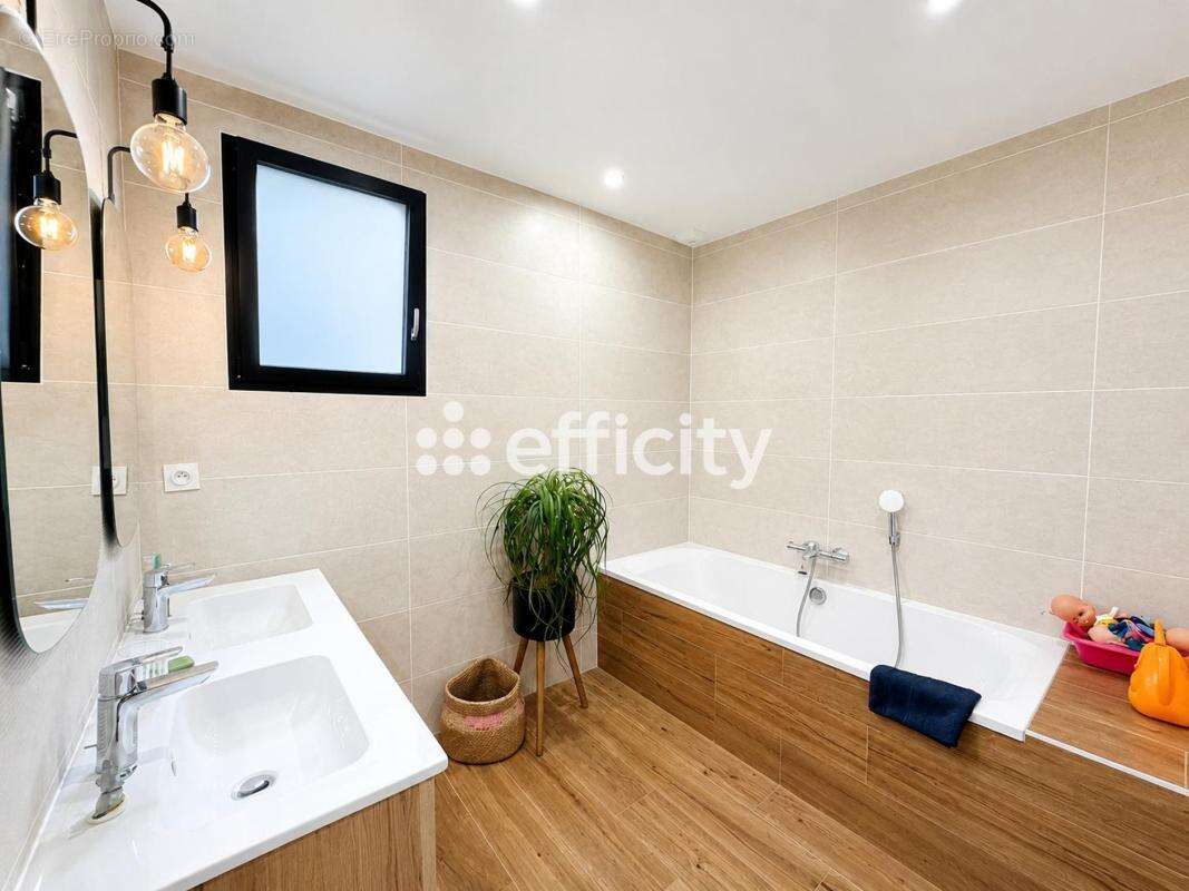 Maison 150 m² à Saint-Erblon  - photo 6