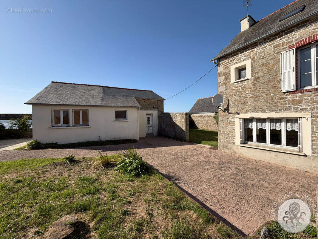 Maison à SAINT-JACUT-DE-LA-MER