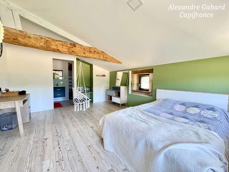 SUD REOLAIS - Maison en pierre rénovée - 7 chambres - Terrain 5 000 m² - Piscine - Dépendances - photo 12