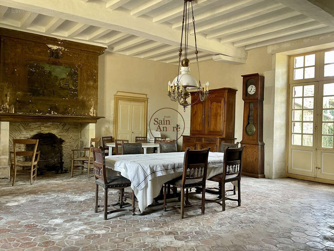 Maison 600 m² à Jarnac  - photo 8