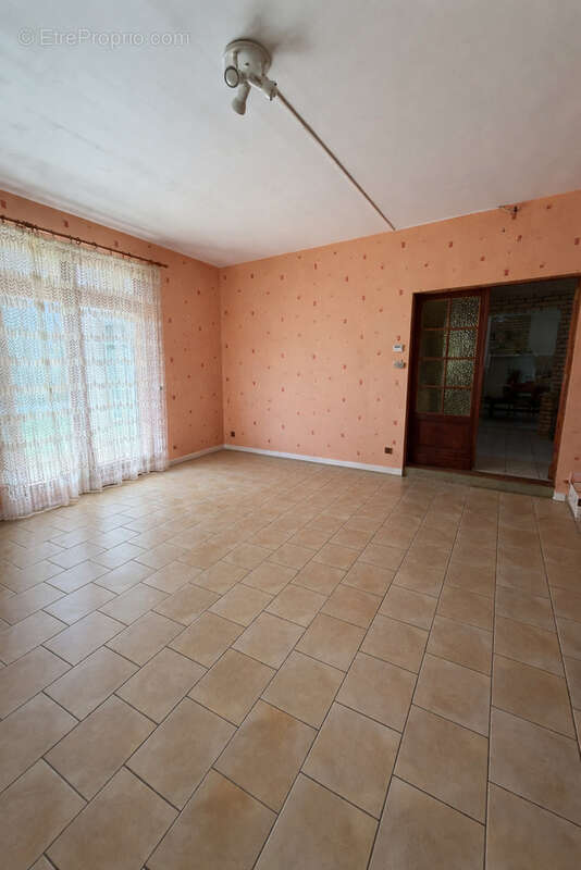 Maison à LA ROCHE-CHALAIS