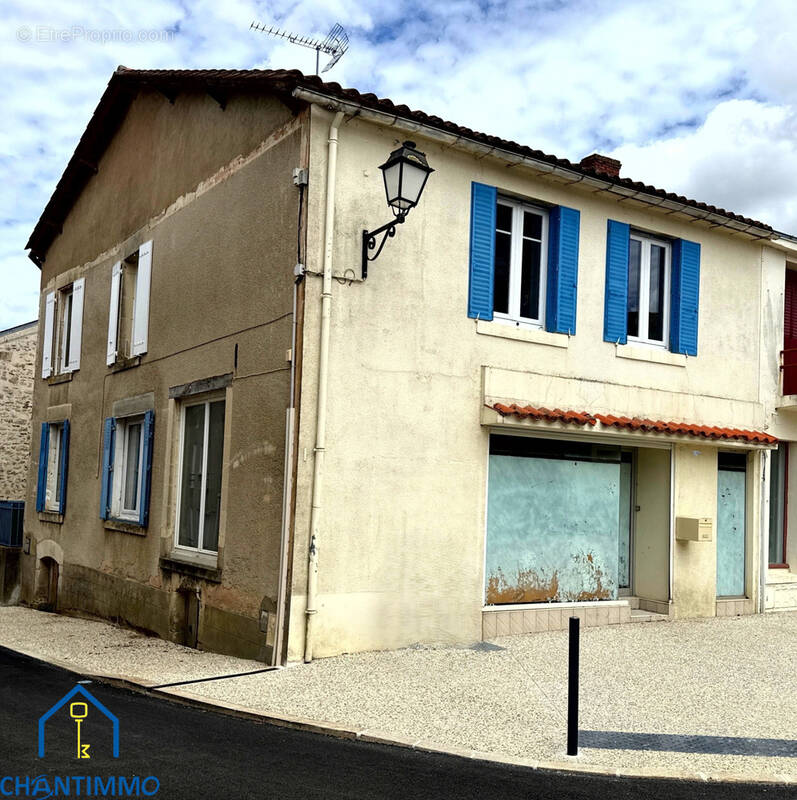 Maison à LA CAILLERE-SAINT-HILAIRE