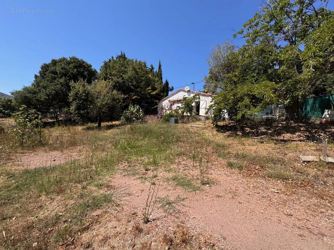 Terrain à LES ADRETS-DE-L'ESTEREL