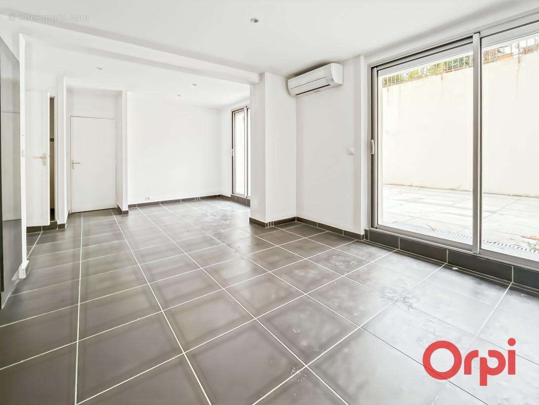 Appartement à MARSEILLE-5E