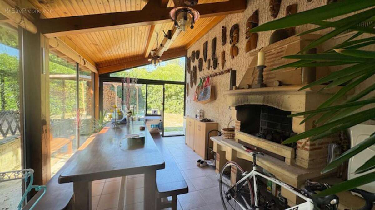 Maison à LABESSIERE-CANDEIL