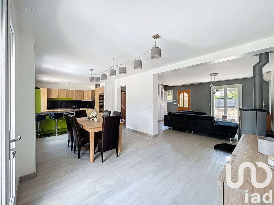 Photo 8 - Maison à LES CHAPELLES-BOURBON