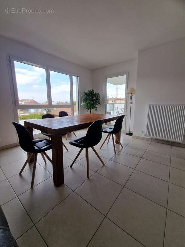 Appartement T4 neuf a vendre a Ville la Grand Salle à manger - Appartement à VILLE-LA-GRAND