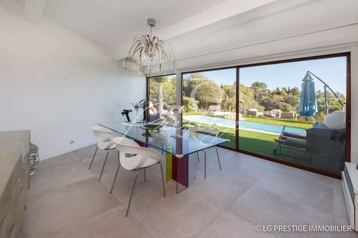 Maison à MANDELIEU-LA-NAPOULE