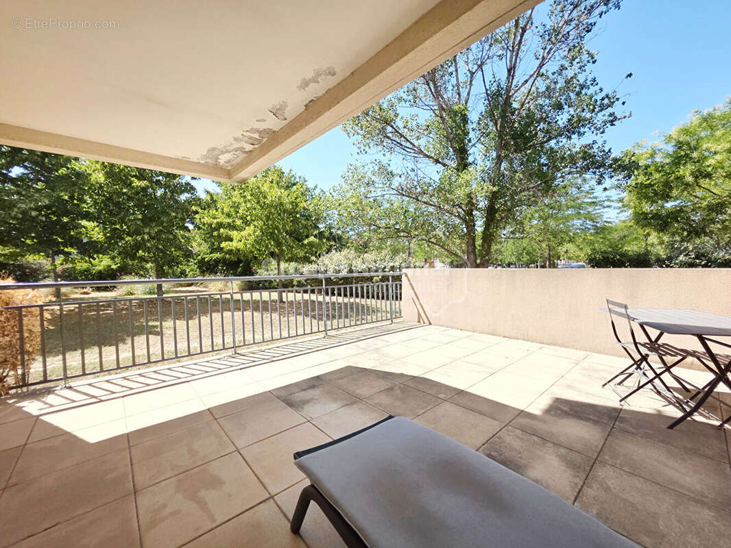 À vendre : Charmant Appartement 2 pièces à ISTRES - Idéal Investissement ! - photo 2