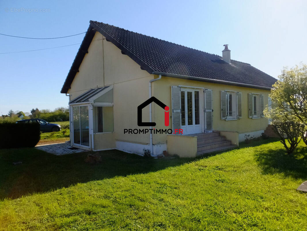 Maison à AINAY-LE-CHATEAU