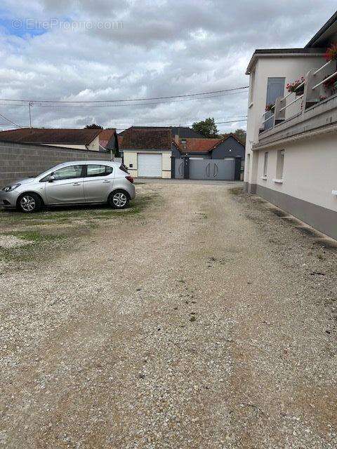 Terrain à LA CHAPELLE-SAINT-LUC