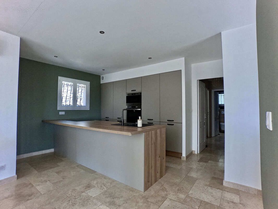 Maison à SOLLIES-VILLE