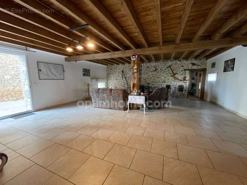 Maison à ARNAC-LA-POSTE