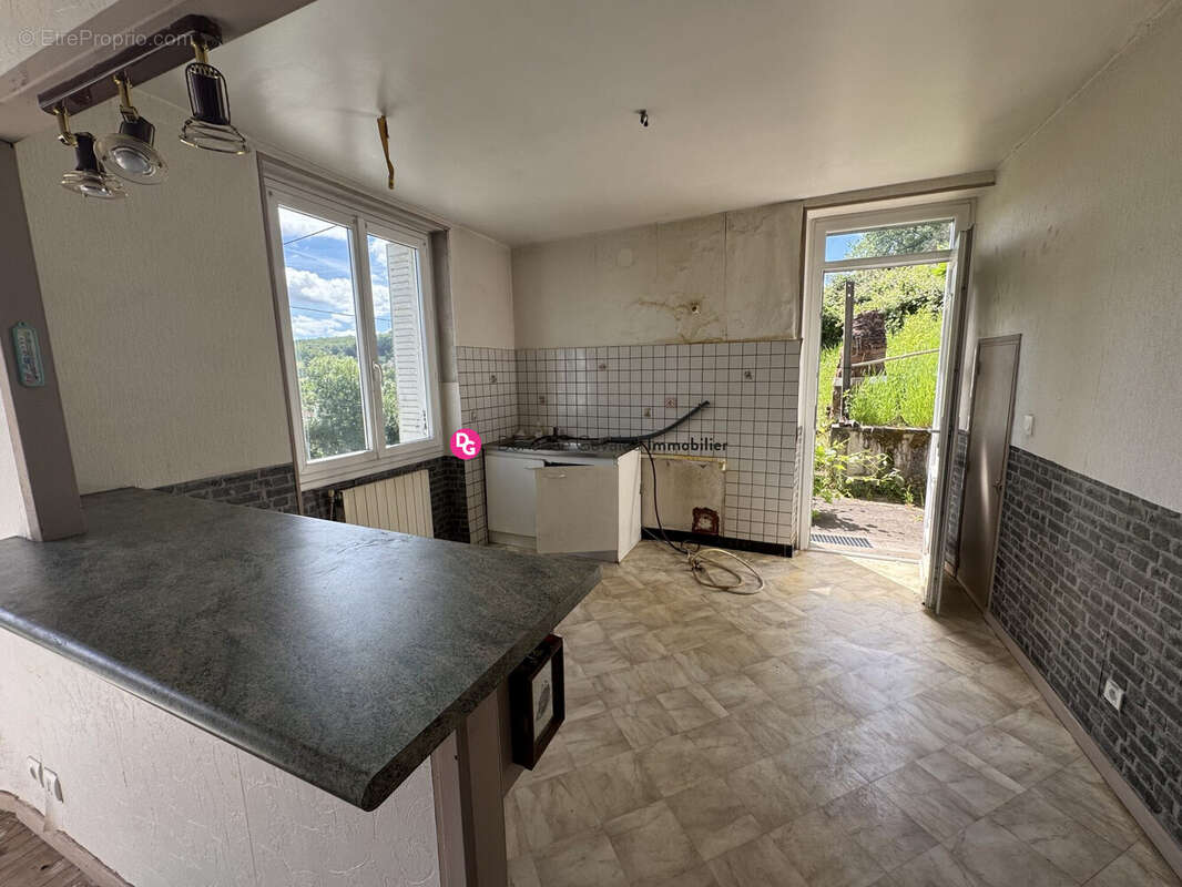 Maison 90 m² à Decazeville  - photo 4