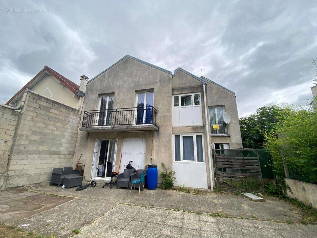 INVESTISSEMENT à ARNOUVILLE (95) - Rue de la GIRONDE - MAISON de 8 pièces de 190 M² sur parcelle de 652 m² - photo 4